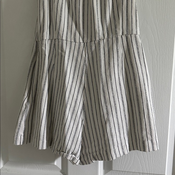 Dainty Hooligan Romper - Picture 2 of 11